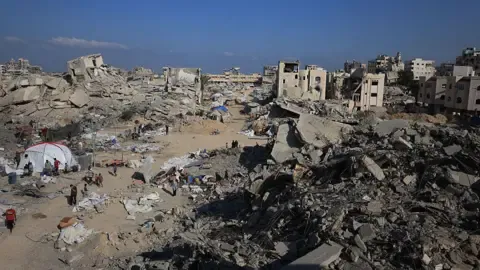 Military Armored Vehicles Advance into Key Gaza City Residential District