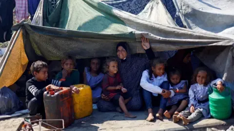 Devastating Crisis within the Gaza Strip while Israeli Tanks Continue Operations