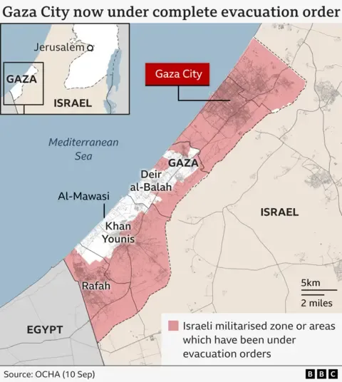 Thousands Gaza Residents Evacuate as Military Troops Move Deeper into Urban Areas