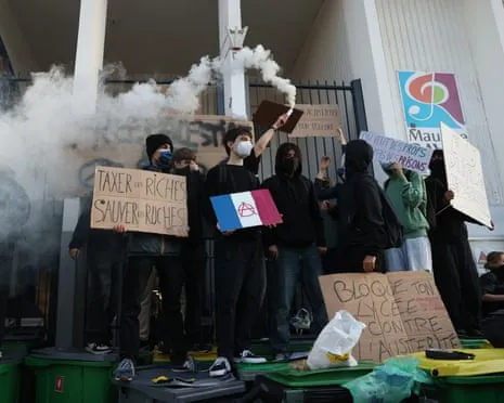 New French PM Under Mounting Pressure as Nationwide Protests Disrupt Schools and Transportation