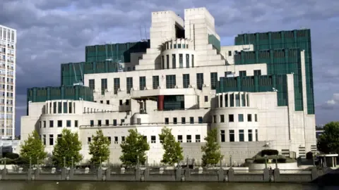 The UK's Secret Intelligence Service Launches Encrypted Gateway to Recruit Spies in Russia