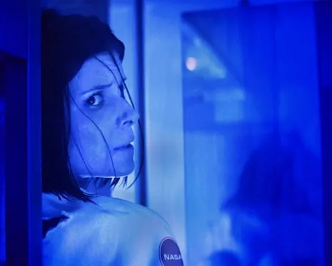 The Astronaut Film Analysis: Tense Moments and Levitating Eggs in a Luxury Location