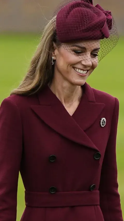 The First Lady’s Headpiece, Catherine’s Plumed Pin and Other Remarkable Outfits So Far